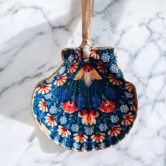 Solway Scallop Shell Hanging Pendant - Vintage William Morris Blue Design