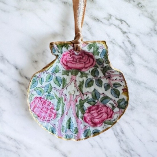 Solway Scallop Shell Hanging Pendant - Vintage William Morris Pink Roses Design