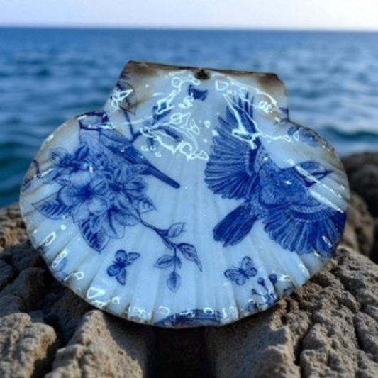 Solway Scallop Shell Trinket Dish - Blue & White Floral with Flying Bird