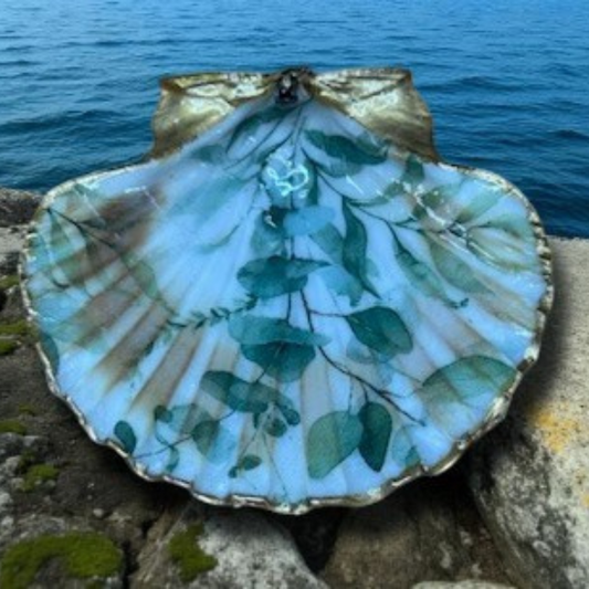Solway Scallop Shell Trinket Dish - Green Leaf