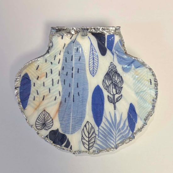 Decorated Scallop Shell Trinket Dish / Soap Dish - Blue Botanical Leaf Design