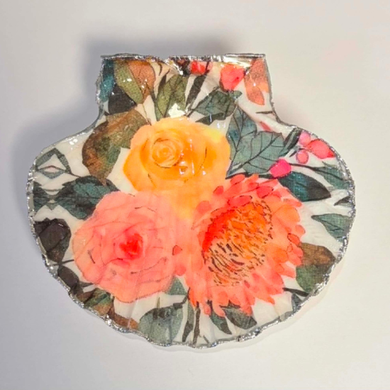 Decorated Scallop Shell Trinket Dish / Soap Dish - Coral Florals