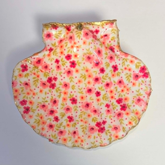 Decorated Scallop Shell Trinket Dish / Soap Dish - Tiny Pink Floral Design