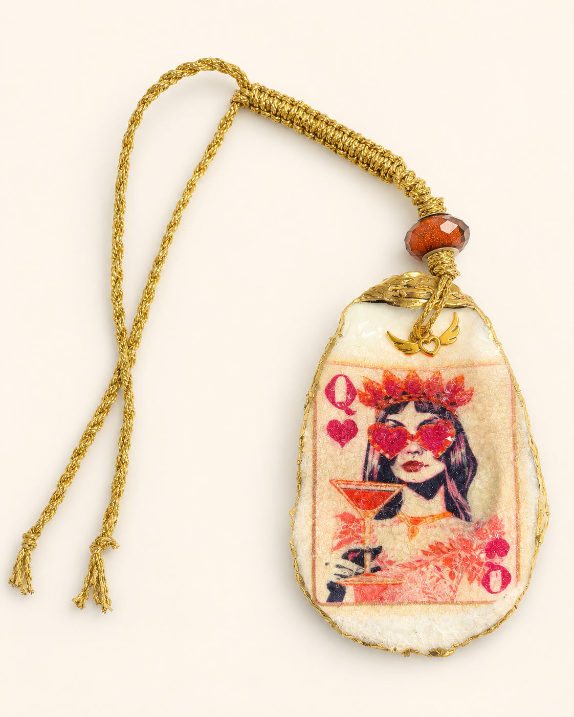 Oyster Shell Hanging Charm - Queen of Hearts