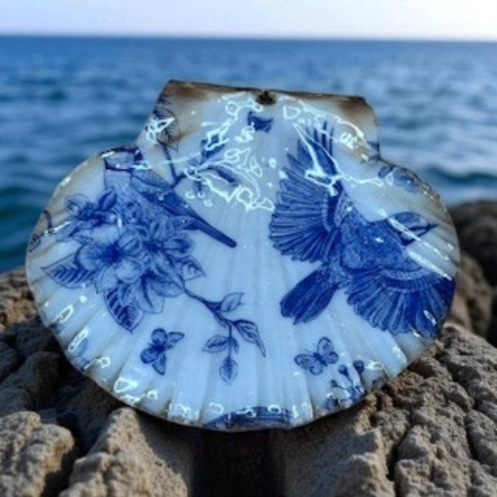 Solway Scallop Shell Trinket Dish - Blue & White Floral with Flying Bird