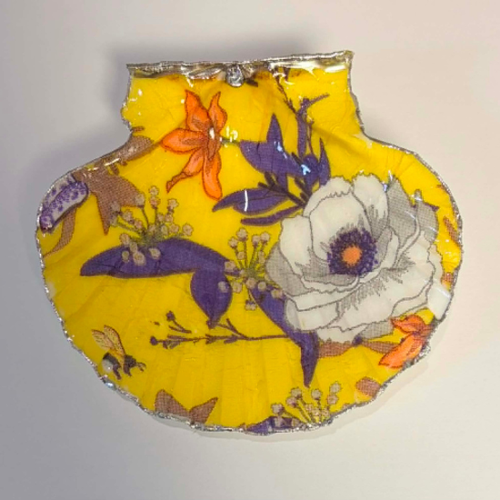 Decorated Scallop Shell Trinket Dish / Soap Dish - Yellow Floral