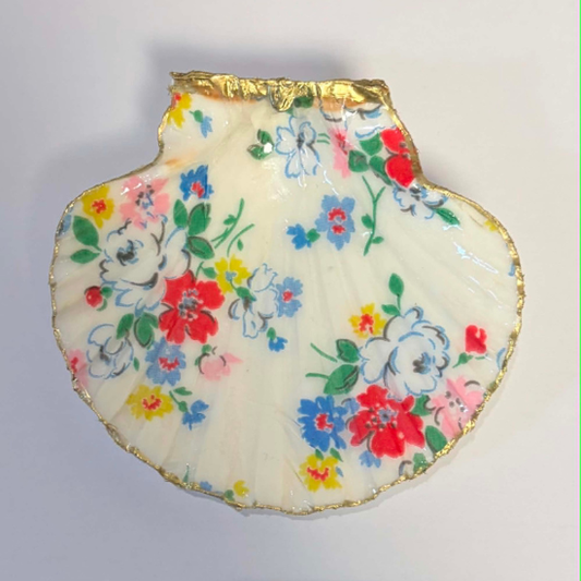 Decorated Scallop Shell Trinket Dish / Soap Dish - Colourful Cottage Floral Design