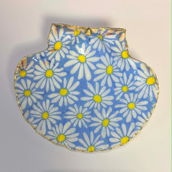 Decorated Scallop Shell Trinket Dish / Soap Dish - Blue Daisy Design