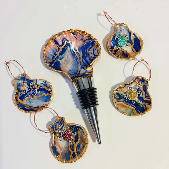 Turtle Tides Wine Gift Set – Scallop Shell Bottle Stopper & Four Wine Glass Charms